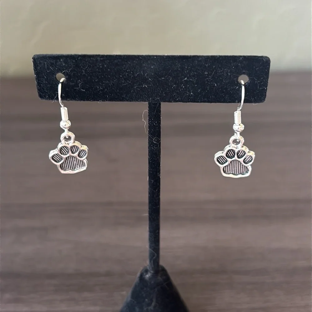 Paw Earrings NWT‎